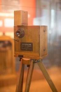 O Cinematógrafo dos Lumière: a caixinha que mudou o mundo!